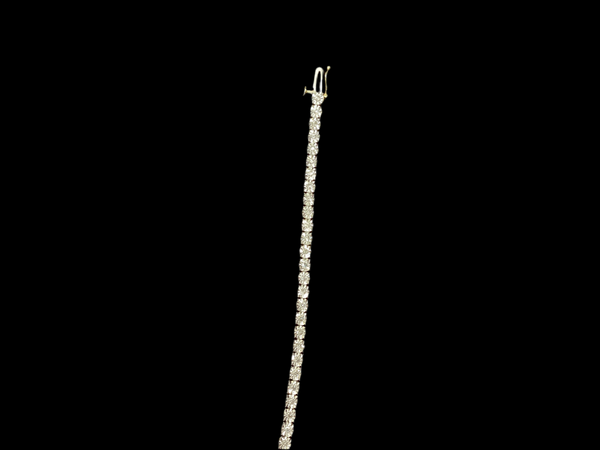 Jordan Jewelers 10kt gold Natural diamond bracelet 0.70 Ctw